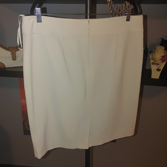 Anne Klein Cream Women's Skirt, Size 14 - Picture 2 of 4